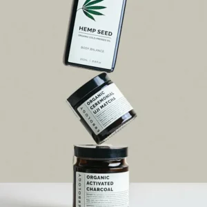 Sfeerfoto van cosmeticapotjes; niet het demoproduct